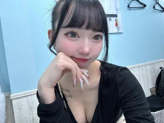 참을 수 있는 사람만 봐? 🤍