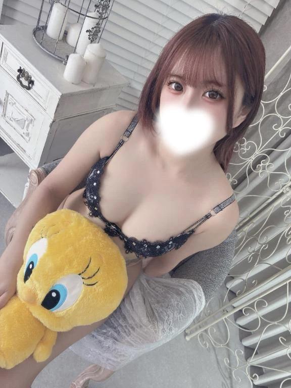 실은~