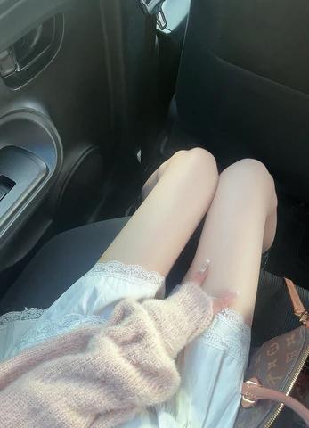 얇은 모모 ()