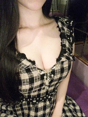 수분과 투명감이 짜내는 피부 - 모네/圧倒的美貌