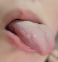 입술을... 빼앗아라.