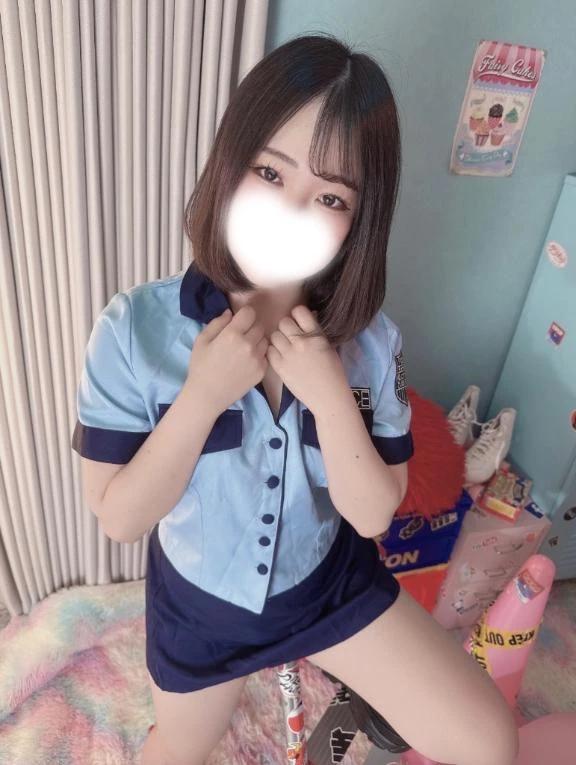 "어디 보고 있는 거야?🤍"