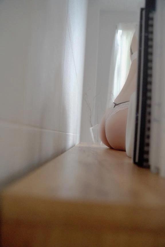 흠