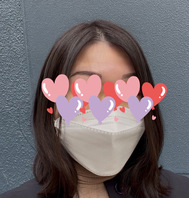 머리카락을 잘랐다.
